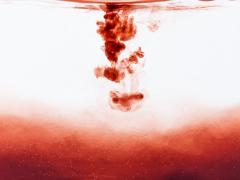 Rode druppels in water